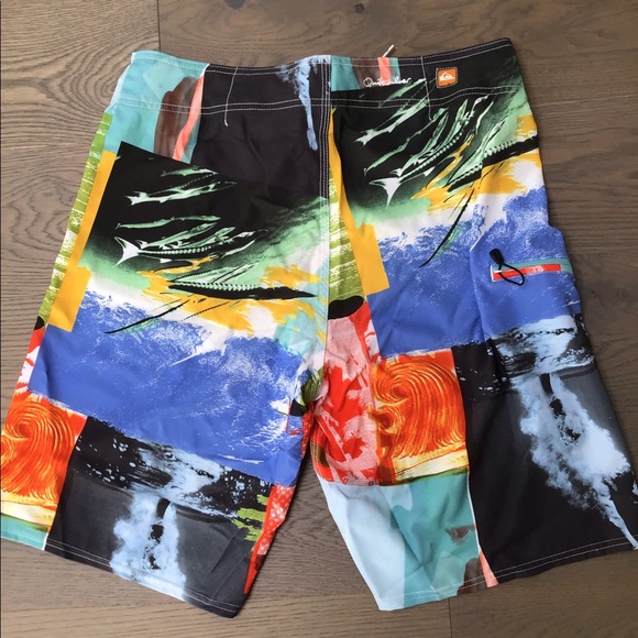 Men’s Quiksilver Boardshorts - Picture 2 of 3